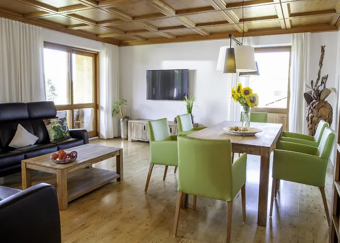 Cozy In Ruhmannsfelden With Swimming Pool Achslach