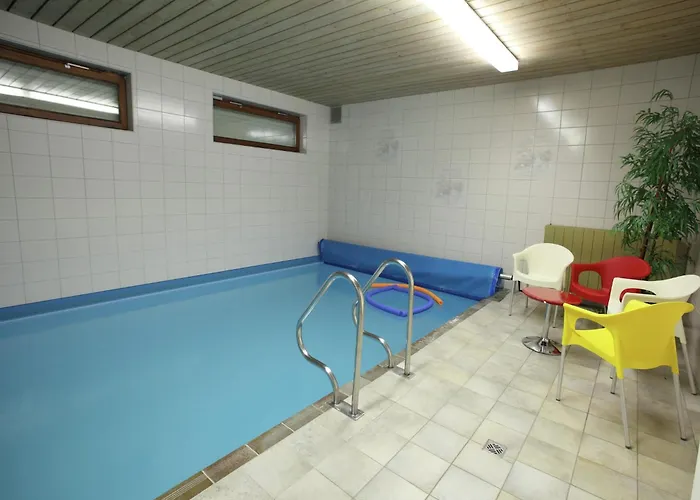 Cozy In Ruhmannsfelden With Swimming Pool شقة