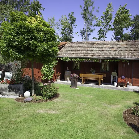 Cozy In Ruhmannsfelden With Swimming Pool Achslach