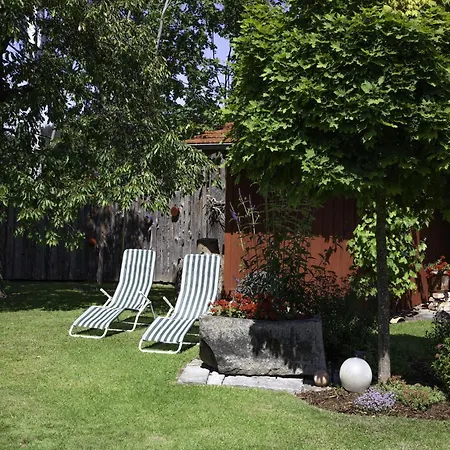 Cozy In Ruhmannsfelden With Swimming Pool Achslach